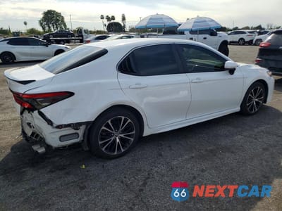 Trzecie zdjęcie samochodu z tyłu: 2018 TOYOTA CAMRY L VIN:4T1B11HK1JU588112 - miniatura