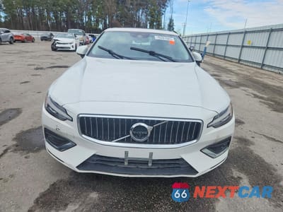 Piąte zdjęcie samochodu w środku: 2022 VOLVO S60 B5 INSCRIPTION VIN:7JRL12FLXNG165397 - miniatura