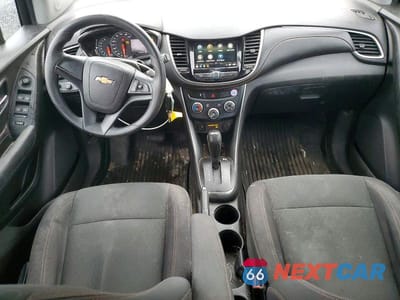 Zdjęcie 8 z 13 samochodu: 2018 CHEVROLET TRAX LS VIN:3GNCJNSB7JL387423 - miniatura