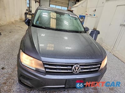 Piąte zdjęcie samochodu w środku: 2018 VOLKSWAGEN TIGUAN S VIN:3VV0B7AX9JM009696 - miniatura