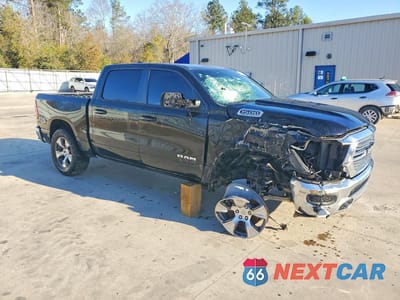 Czwarte zdjęcie samochodu z boku: 2024 RAM 1500 LARAMIE VIN:1C6SRFJT3RN178678 - miniatura