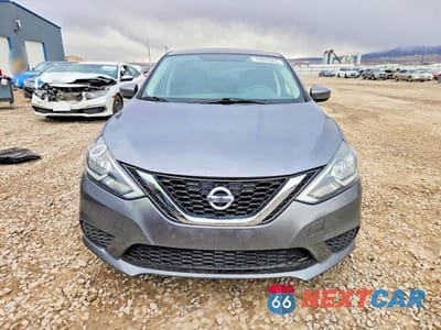 Piąte zdjęcie samochodu w środku: 2017 NISSAN SENTRA SV VIN:3N1AB7AP4HL648073 - miniatura