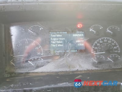 Zdjęcie 8 z 10 samochodu: 2022 VOLVO VN VNL VIN:4V4NC9EH7NN296925 - miniatura