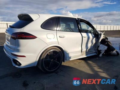Trzecie zdjęcie samochodu z tyłu: 2016 PORSCHE CAYENNE GT VIN:WP1AD2A29GLA80233 - miniatura
