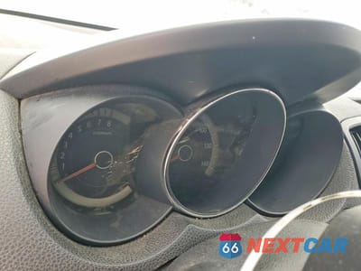 Zdjęcie 9 z 11 samochodu: 2013 KIA FORTE EX VIN:KNAFU4A22D5728432 - miniatura