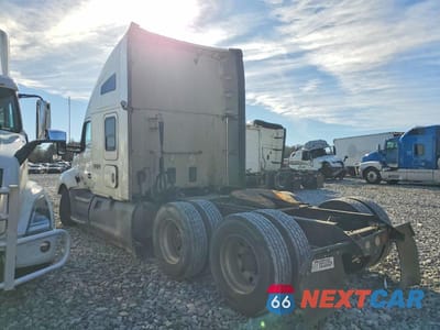 Trzecie zdjęcie samochodu z tyłu: 2020 KENWORTH T680 SEMI TRUCK VIN:1XKYDP9X1LJ419106 - miniatura