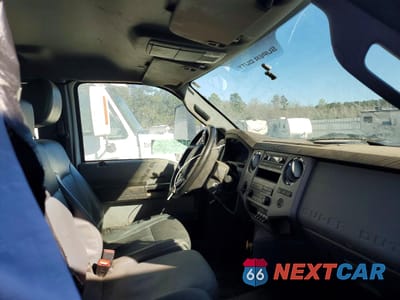 Piąte zdjęcie samochodu w środku: 2024 FORD F750 SUPER DUTY VIN:1FDWX7DX7RDF02799 - miniatura