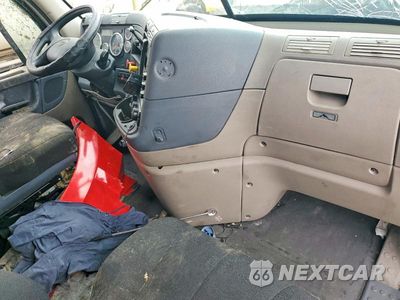 Piąte zdjęcie samochodu w środku: 2018 FREIGHTLINER CASCADIA 125 SEMI TRUCK VIN:3AKJGLDR1JSJJ6458 - miniatura