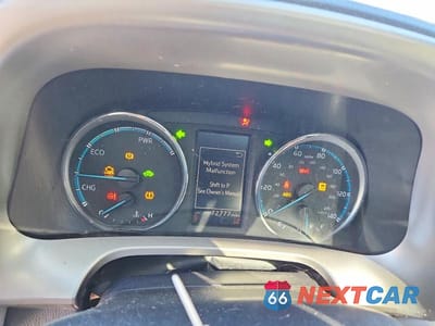 Zdjęcie 9 z 12 samochodu: 2018 TOYOTA RAV4 HV LE VIN:JTMRJREV3JD175348 - miniatura