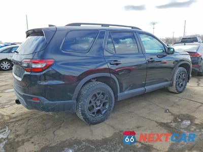 Trzecie zdjęcie samochodu z tyłu: 2025 HONDA PILOT TRAILSPORT VIN:5FNYG1H67SB173208 - miniatura