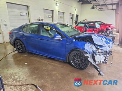 Czwarte zdjęcie samochodu z boku: 2025 TOYOTA CAMRY SE VIN:4T1DAACKXSU188311 - miniatura
