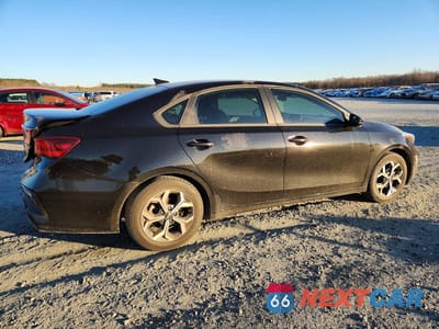 Trzecie zdjęcie samochodu z tyłu: 2021 KIA FORTE FE VIN:3KPF24AD9ME359194 - miniatura