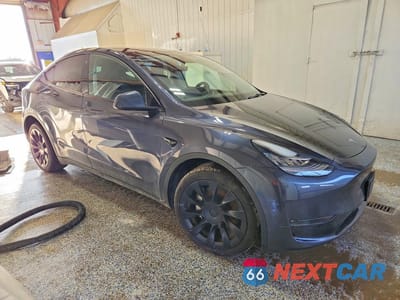 Czwarte zdjęcie samochodu z boku: 2023 TESLA MODEL Y VIN:7SAYGDEE7PA034703 - miniatura