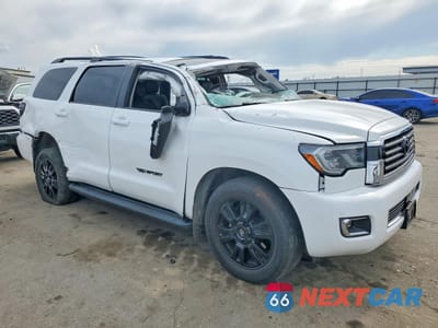 Czwarte zdjęcie samochodu z boku: 2020 TOYOTA SEQUOIA SR5 VIN:5TDBY5G13LS179164 - miniatura