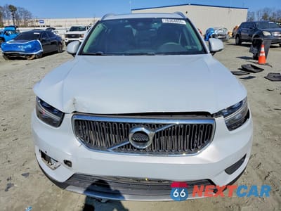 Piąte zdjęcie samochodu w środku: 2020 VOLVO XC40 T5 MOMENTUM VIN:YV4162UK8L2237576 - miniatura