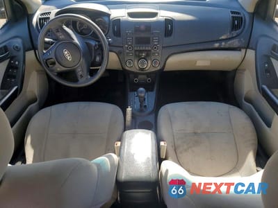 Zdjęcie 8 z 11 samochodu: 2010 KIA FORTE EX VIN:KNAFU4A28A5855181 - miniatura