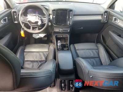 Zdjęcie 8 z 13 samochodu: 2023 VOLVO XC40 ULTIMATE VIN:YV4L12UA2P2065372 - miniatura