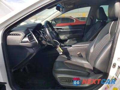 Zdjęcie 7 z 13 samochodu: 2018 TOYOTA CAMRY L VIN:4T1B11HK1JU588112 - miniatura