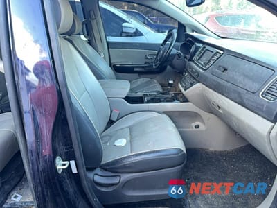 Piąte zdjęcie samochodu w środku: 2018 KIA SEDONA EX VIN:KNDMC5C15J6406834 - miniatura