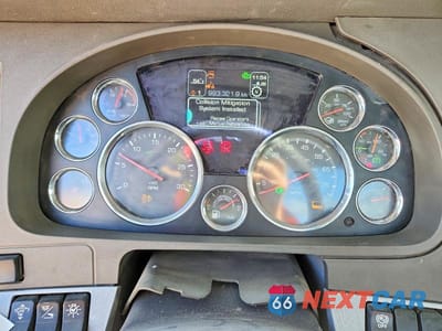 Zdjęcie 8 z 10 samochodu: 2014 KENWORTH T680 SEMI TRUCK VIN:1XKYA48X9EJ402579 - miniatura