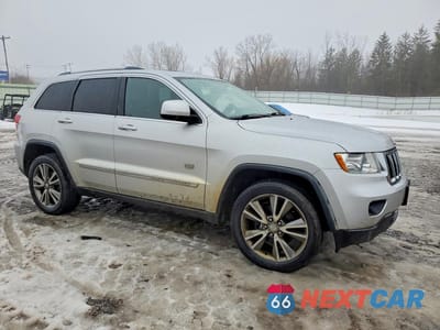 Czwarte zdjęcie samochodu z boku: 2011 JEEP GRAND CHEROKEE LAREDO VIN:1J4RR4GG6BC675967 - miniatura