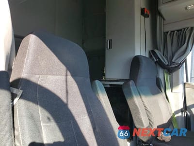 Zdjęcie 6 z 10 samochodu: 2020 KENWORTH T680 SEMI TRUCK VIN:1XKYDP9X1LJ419106 - miniatura