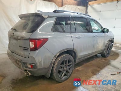 Trzecie zdjęcie samochodu z tyłu: 2024 HONDA PASSPORT BLACK EDITION VIN:5FNYF8H81RB023120 - miniatura