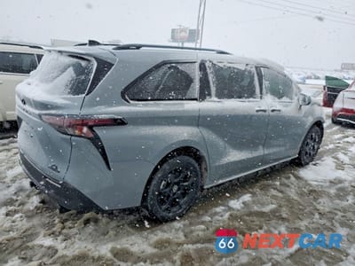 Trzecie zdjęcie samochodu z tyłu: 2026 TOYOTA SIENNA XLE VIN:5TDCSKFC5TS225472 - miniatura