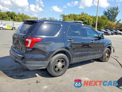 Trzecie zdjęcie samochodu z tyłu: 2019 FORD EXPLORER POLICE INTERCEPTOR VIN:1FM5K8AR6KGB46176 - miniatura