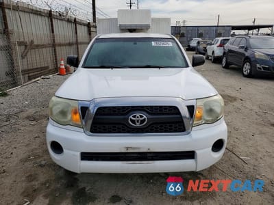 Piąte zdjęcie samochodu w środku: 2011 TOYOTA TACOMA UTILITY / SERVICE TRUCK VIN:5TFTX4CN4BX007115 - miniatura