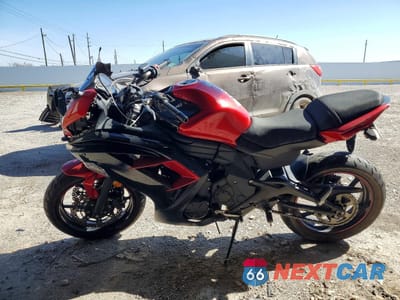 Trzecie zdjęcie samochodu z tyłu: 2016 KAWASAKI EX650 E VIN:JKAEXEE13GDA22770 - miniatura