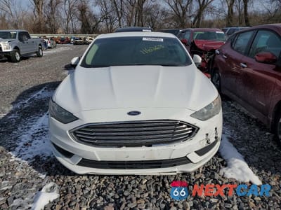 Piąte zdjęcie samochodu w środku: 2018 FORD FUSION SE HYBRID VIN:3FA6P0LU2JR116263 - miniatura