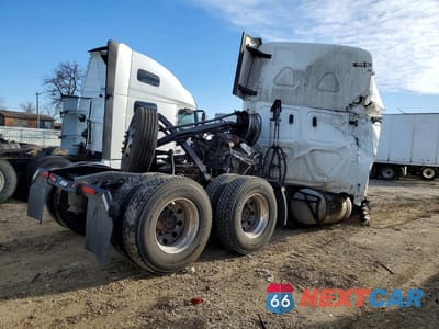 Trzecie zdjęcie samochodu z tyłu: 2022 FREIGHTLINER CASCADIA 126 VIN:3AKJHHDR5NSNS8060 - miniatura