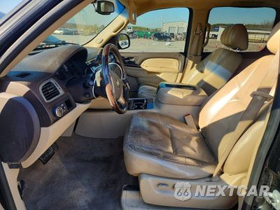Zdjęcie 7 z 14 samochodu: 2010 GMC YUKON XL DENALI VIN:1GKUKMEF2AR217809 - miniatura