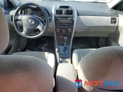 Zdjęcie 8 z 11 samochodu: 2013 TOYOTA COROLLA BASE VIN:2T1BU4EE0DC929898 - miniatura