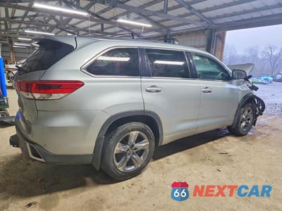 Trzecie zdjęcie samochodu z tyłu: 2018 TOYOTA HIGHLANDER LIMITED VIN:5TDDZRFH3JS825327 - miniatura