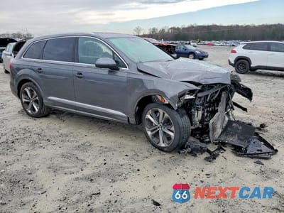 Czwarte zdjęcie samochodu z boku: 2020 AUDI Q7 PRESTIGE VIN:WA1VXAF77LD004937 - miniatura