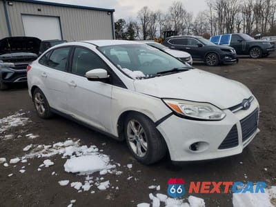 Czwarte zdjęcie samochodu z boku: 2014 FORD FOCUS SE VIN:1FADP3F22EL268129 - miniatura