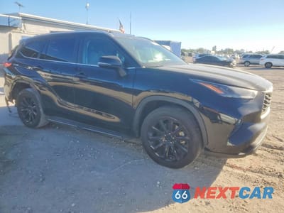 Czwarte zdjęcie samochodu z boku: 2023 TOYOTA HIGHLANDER XLE VIN:5TDKDRAH0PS510992 - miniatura