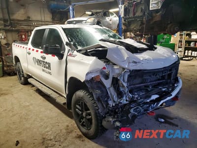 Czwarte zdjęcie samochodu z boku: 2024 CHEVROLET SILVERADO K1500 TRAIL BOSS CUSTOM VIN:3GCUDCED9RG411652 - miniatura