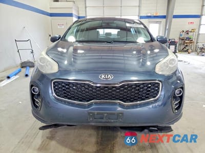 Piąte zdjęcie samochodu w środku: 2017 KIA SPORTAGE LX VIN:KNDPMCAC7H7118627 - miniatura