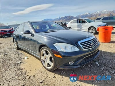Czwarte zdjęcie samochodu z boku: 2007 MERCEDES-BENZ S 550 4MATIC VIN:WDDNG86X07A144016 - miniatura
