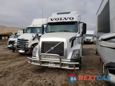 Drugie zdjęcie samochodu z przodu: 2007 VOLVO VN VNL - SEMI TRUCK VIN:4V4NC9GH07N458023 - miniatura