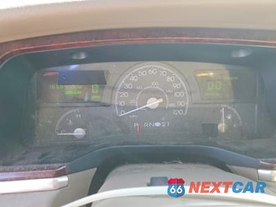 Zdjęcie 9 z 13 samochodu: 2005 LINCOLN TOWN CAR SIGNATURE VIN:1LNHM81W45Y642475 - miniatura