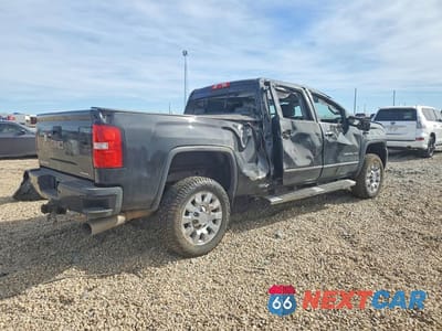 Trzecie zdjęcie samochodu z tyłu: 2017 GMC SIERRA K2500 DENALI VIN:1GT12UEY0HF190492 - miniatura