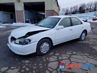 2000 TOYOTA CAMRY CE 4T1BG22K5YU979772 - główne zdjęcie licytacji z USA - miniatura