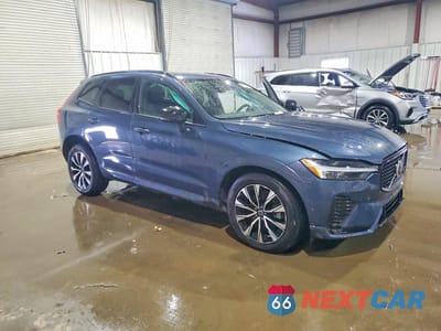 Czwarte zdjęcie samochodu z boku: 2024 VOLVO XC60 PLUS VIN:YV4L12RL7R1879777 - miniatura