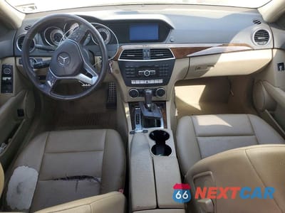 Zdjęcie 8 z 12 samochodu: 2012 MERCEDES-BENZ C 250 VIN:WDDGF4HB8CA610498 - miniatura