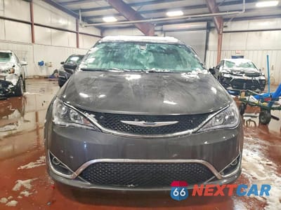 Piąte zdjęcie samochodu w środku: 2017 CHRYSLER PACIFICA TOURING L VIN:2C4RC1BG4HR654144 - miniatura