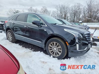 Czwarte zdjęcie samochodu z boku: 2017 CADILLAC XT5 LUXURY VIN:1GYKNBRS8HZ239582 - miniatura